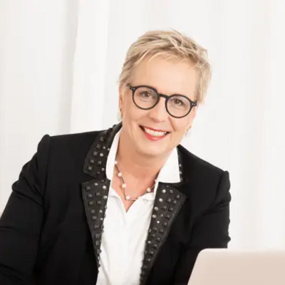 Frauenakademie«In der Coronakrise sind viele Frauen ins Rollenbild der 1950er-Jahre zurück gefallen»